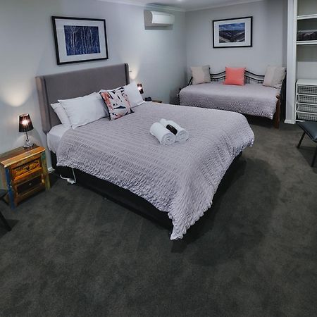 Edlin House Hotel Bright Bagian luar foto