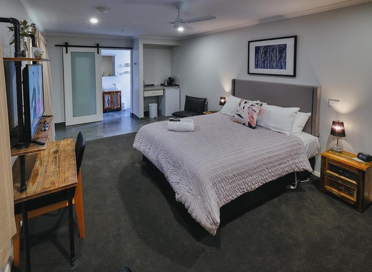 Edlin House Hotel Bright Bagian luar foto